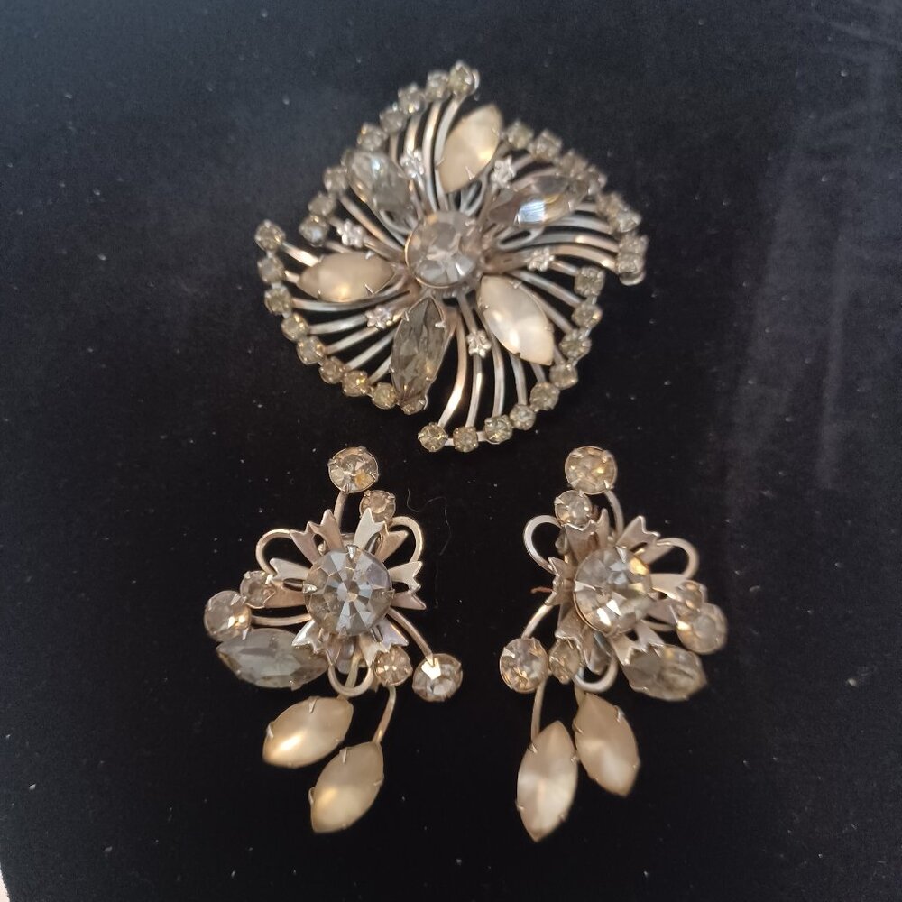 1950s Rhinestone Pin Brooch & Earrings Demi Set Smokey Grey Crystal Vintage